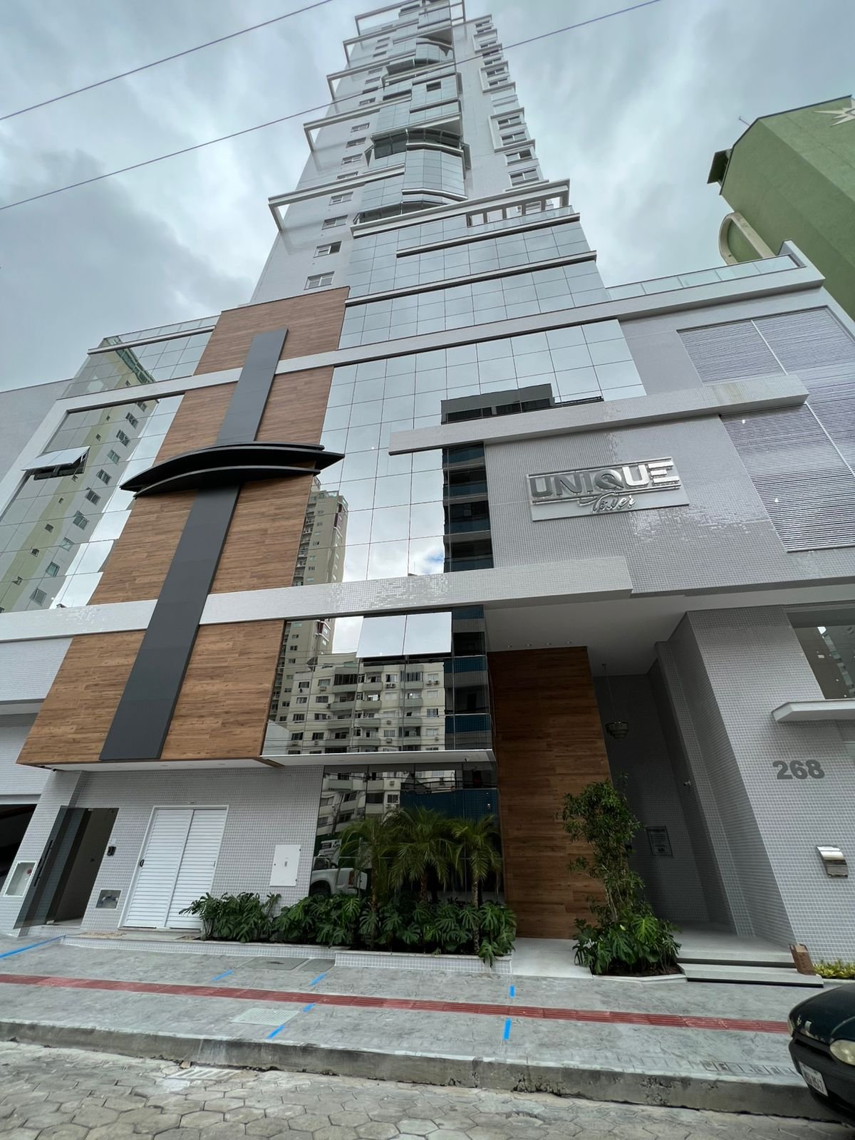 Apartamento a venda no Unique Tower com 120m2 Privativos distribuídos em 3 Suítes e um Amplo living com Churrasqueira