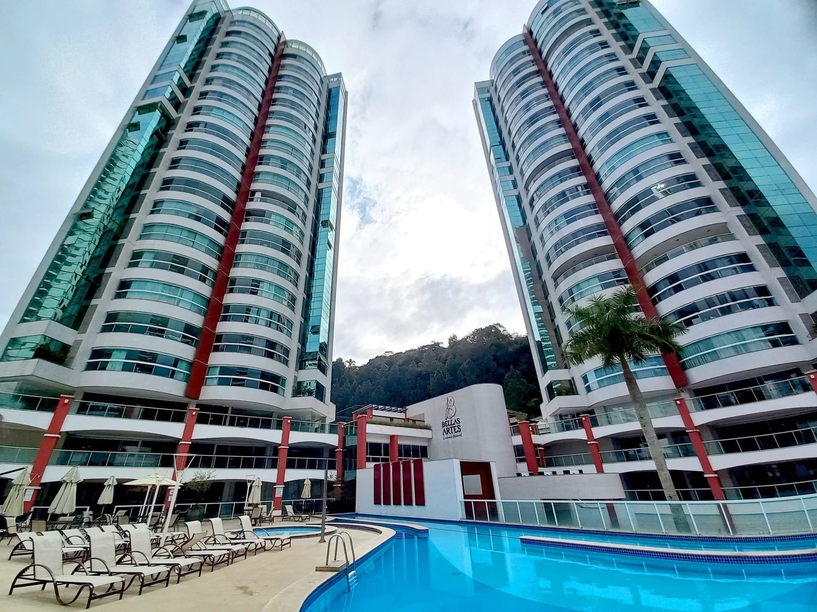 APARTAMENTO NO RESIDENCIAL BELLAS ARTES PRÓXIMO DA RODA GIGANTE